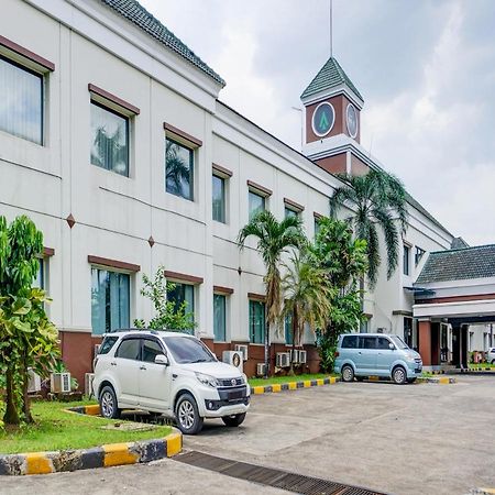 Townhouse Oak Hotel Grand Cikarang Dış mekan fotoğraf