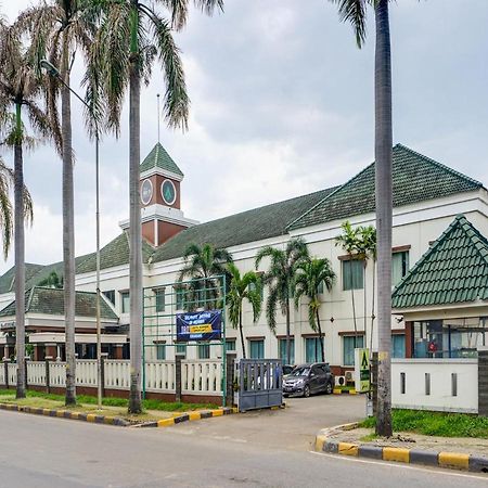 Townhouse Oak Hotel Grand Cikarang Dış mekan fotoğraf