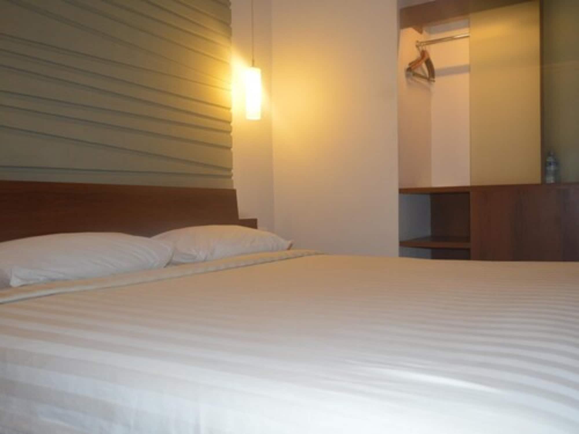 Townhouse Oak Hotel Grand Cikarang Dış mekan fotoğraf