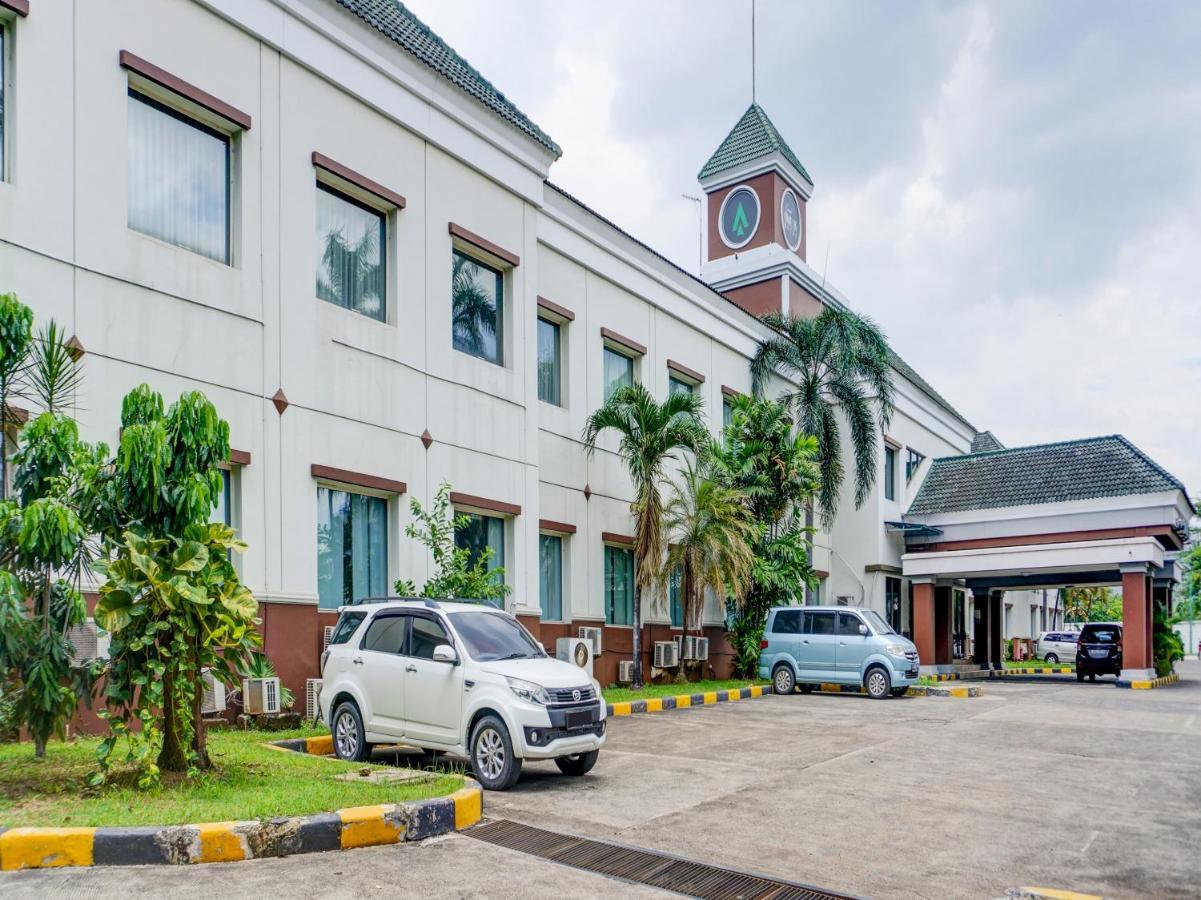 Townhouse Oak Hotel Grand Cikarang Dış mekan fotoğraf