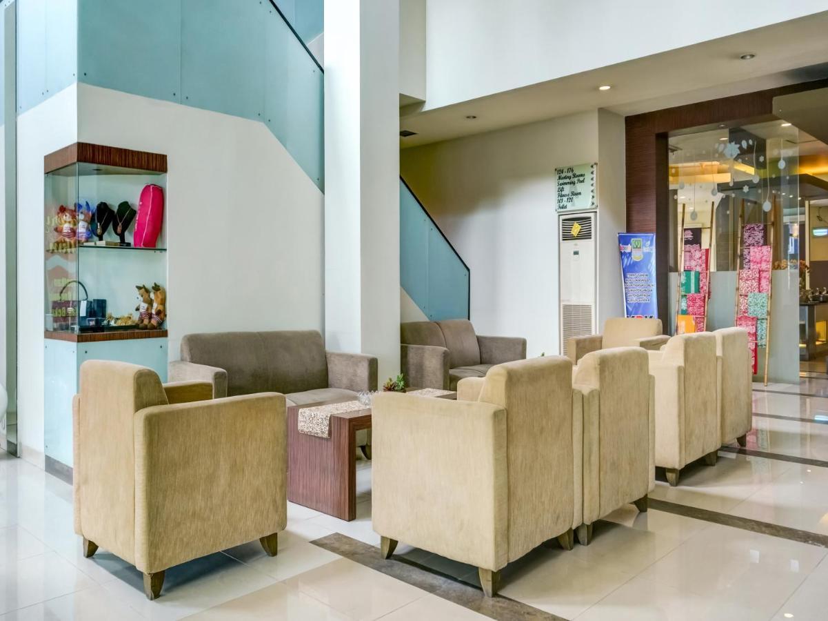 Townhouse Oak Hotel Grand Cikarang Dış mekan fotoğraf