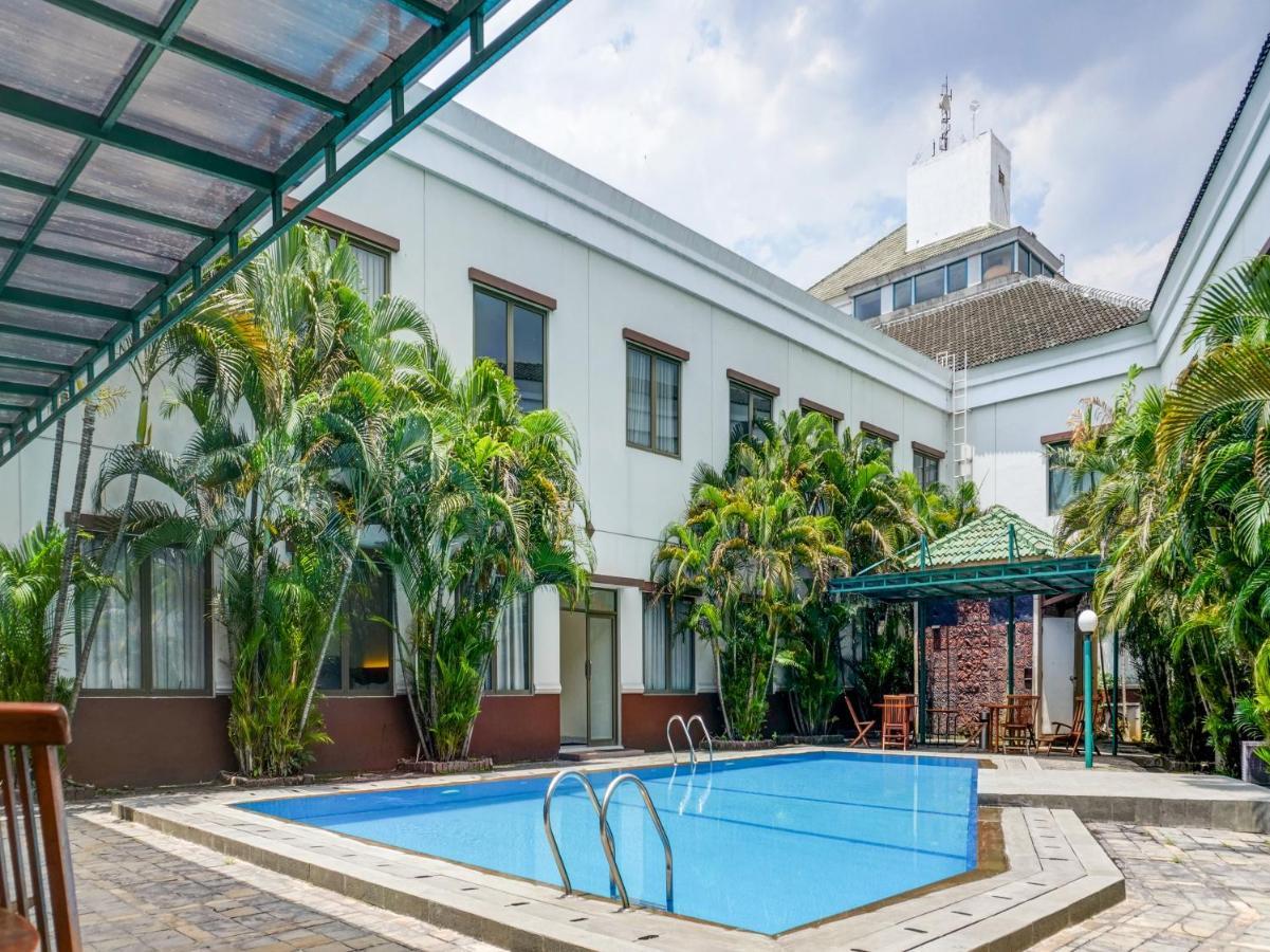 Townhouse Oak Hotel Grand Cikarang Dış mekan fotoğraf