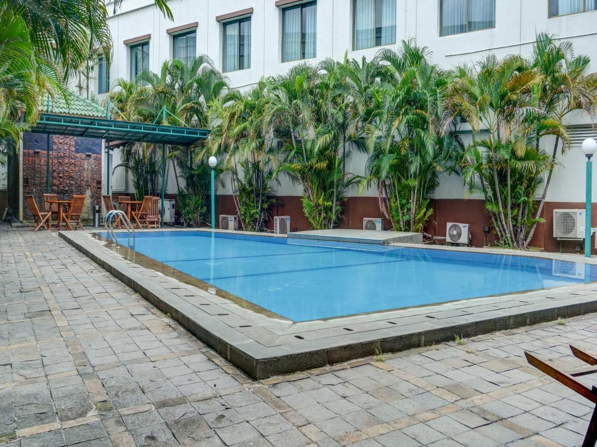 Townhouse Oak Hotel Grand Cikarang Dış mekan fotoğraf