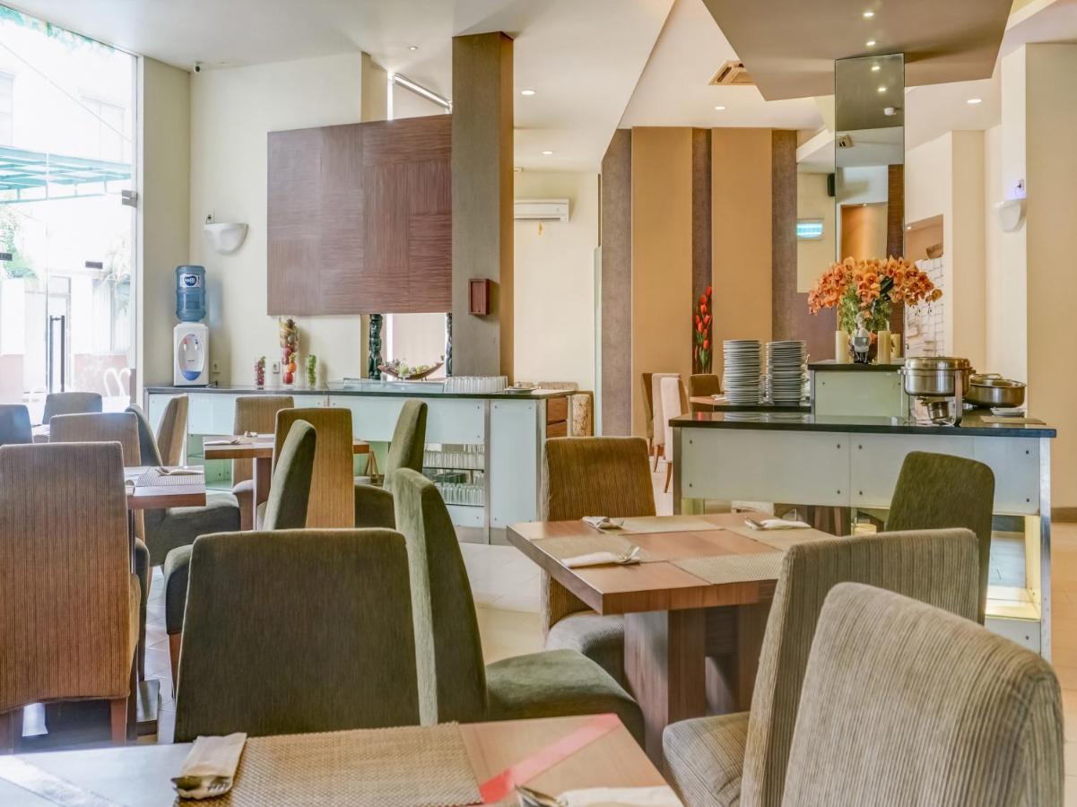 Townhouse Oak Hotel Grand Cikarang Dış mekan fotoğraf