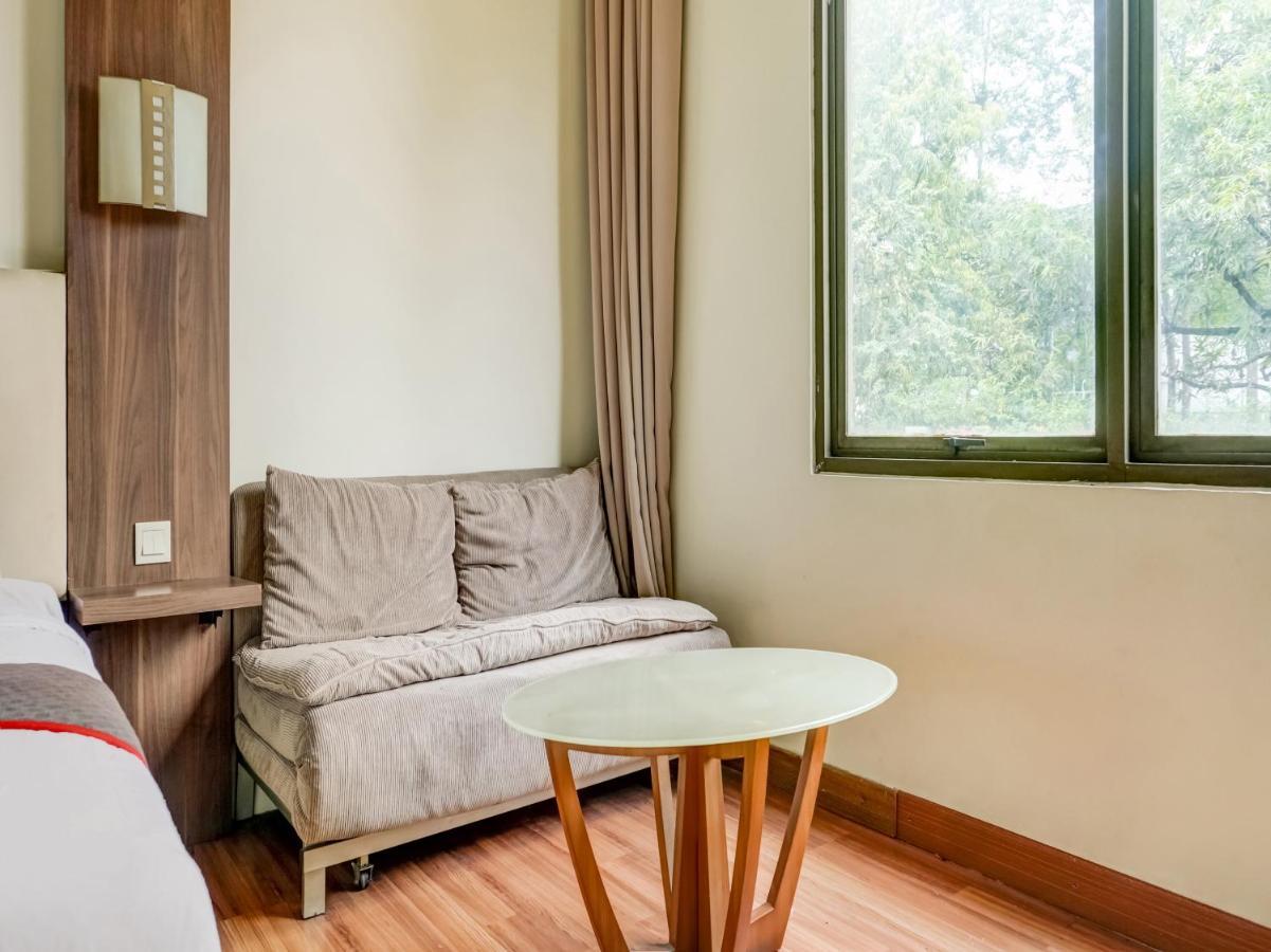 Townhouse Oak Hotel Grand Cikarang Dış mekan fotoğraf