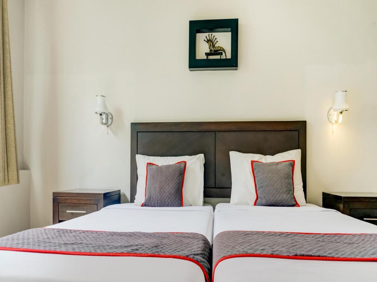 Townhouse Oak Hotel Grand Cikarang Dış mekan fotoğraf