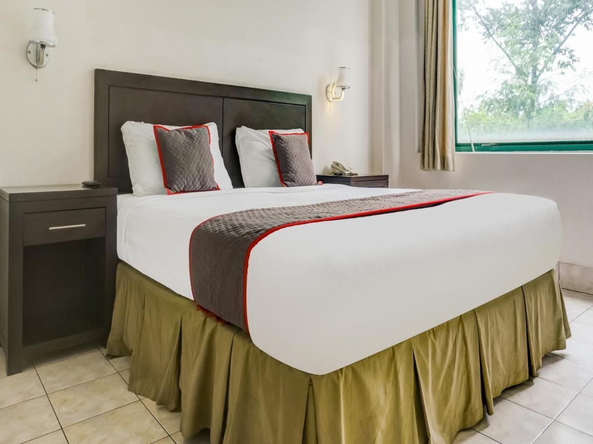 Townhouse Oak Hotel Grand Cikarang Dış mekan fotoğraf