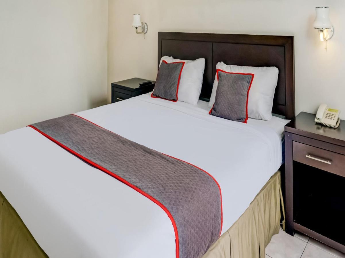 Townhouse Oak Hotel Grand Cikarang Dış mekan fotoğraf