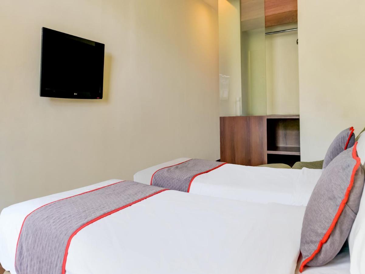 Townhouse Oak Hotel Grand Cikarang Dış mekan fotoğraf