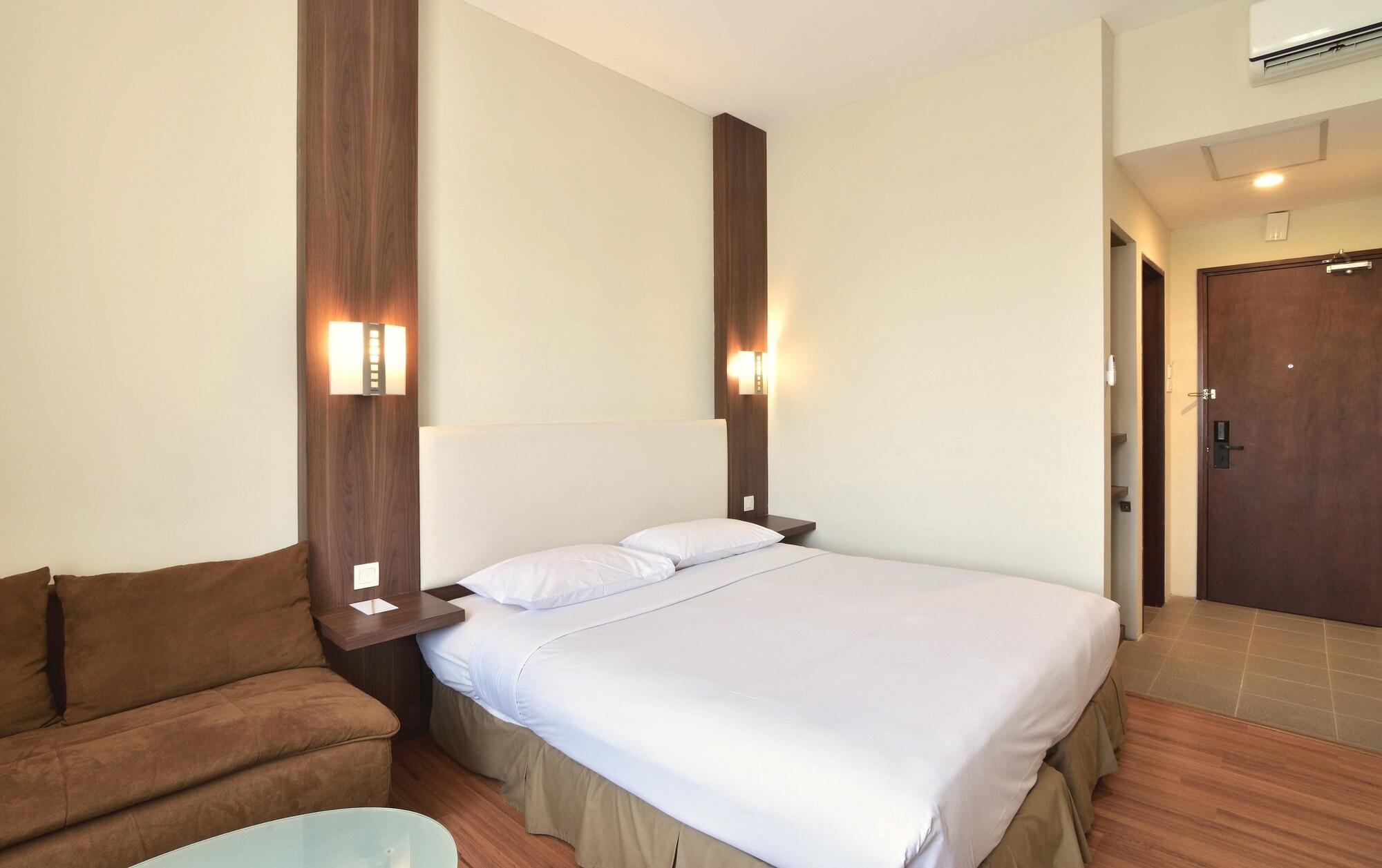 Townhouse Oak Hotel Grand Cikarang Dış mekan fotoğraf