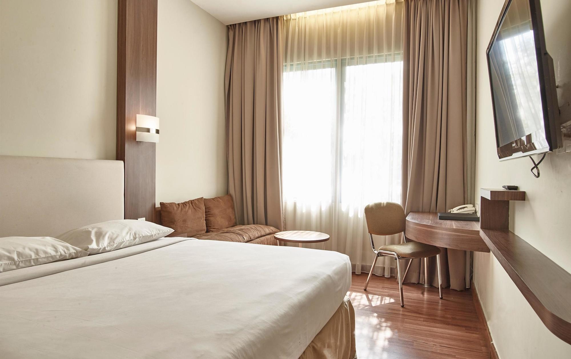 Townhouse Oak Hotel Grand Cikarang Dış mekan fotoğraf