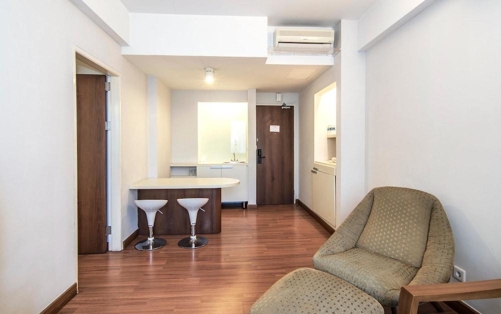 Townhouse Oak Hotel Grand Cikarang Dış mekan fotoğraf