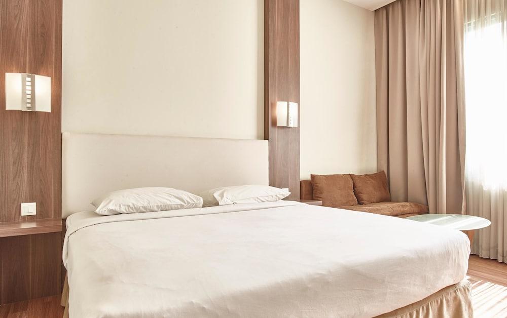 Townhouse Oak Hotel Grand Cikarang Dış mekan fotoğraf