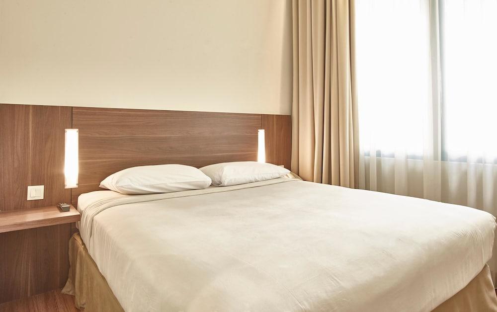 Townhouse Oak Hotel Grand Cikarang Dış mekan fotoğraf