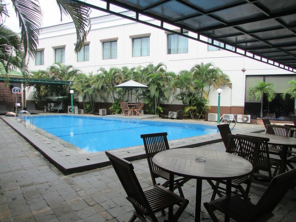 Townhouse Oak Hotel Grand Cikarang Dış mekan fotoğraf